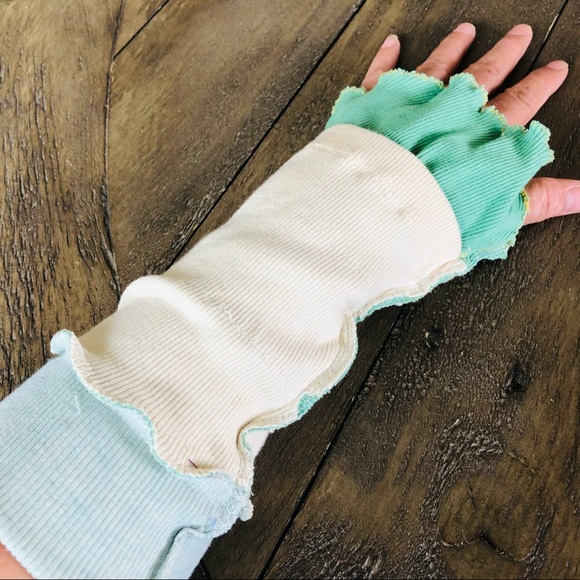 Handmade unique ruffled glovelets arm warmers - Picture 11 of 11